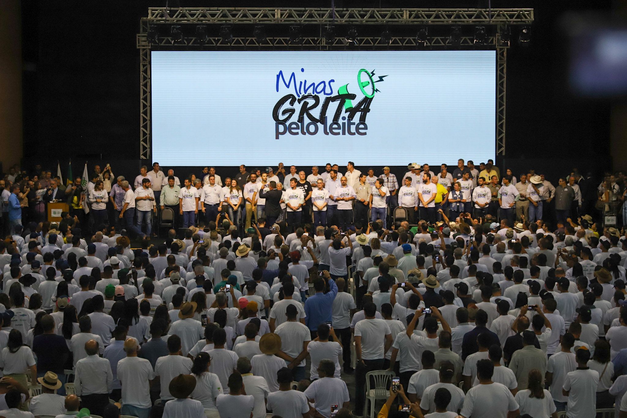 Zema anuncia que laticínios que importam leite em Minas Gerais vão passar a pagar ICMS de 18%