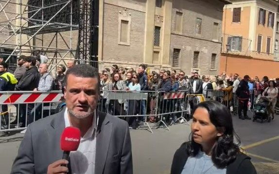 Mineiros marcam presença no 2º dia do velório do Papa Francisco:  'Exemplo de humildade'