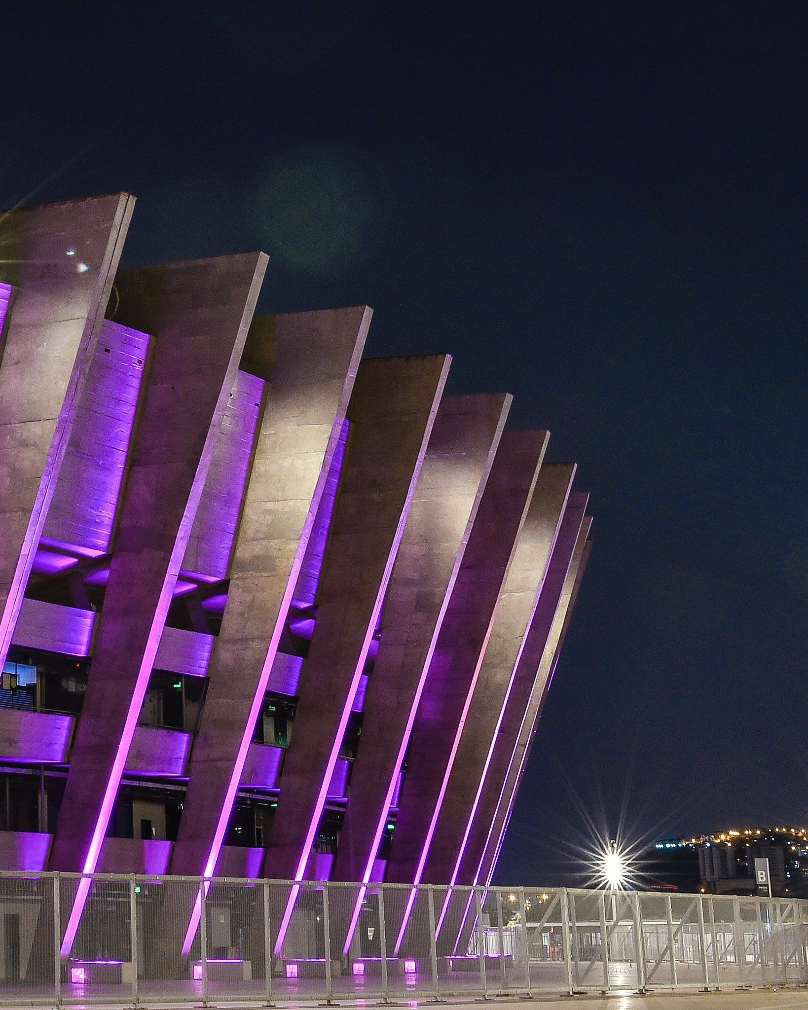 Mineirão promove iluminação especial para o Dia Internacional das Mulheres