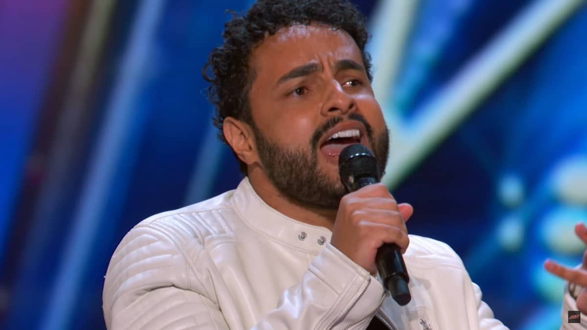 Cantor mineiro conquista lugar na semifinal do America's Got Talent; assista performance