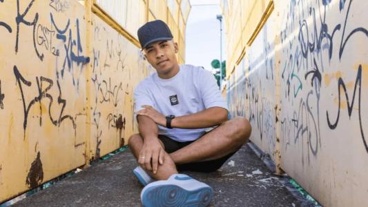 Mineiro de Belo Horizonte, Tavinho Leoni lança o seu primeiro disco com show na capital
