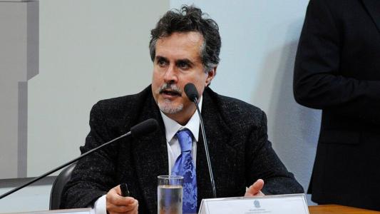 A pesquisa de Britaldo se concentra em simulações de mudanças no uso da terra, desmatamento e seus impactos no clima, hidrologia, biodiversidade e economia