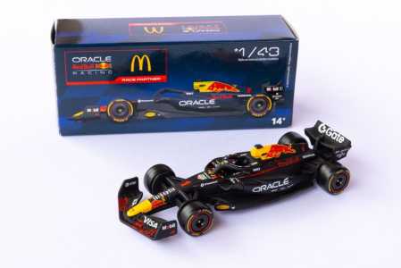 Miniatura de Fórmula 1 da Red Bull vendida no McDonald's