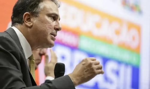 Ministro da Educação discursa em evento