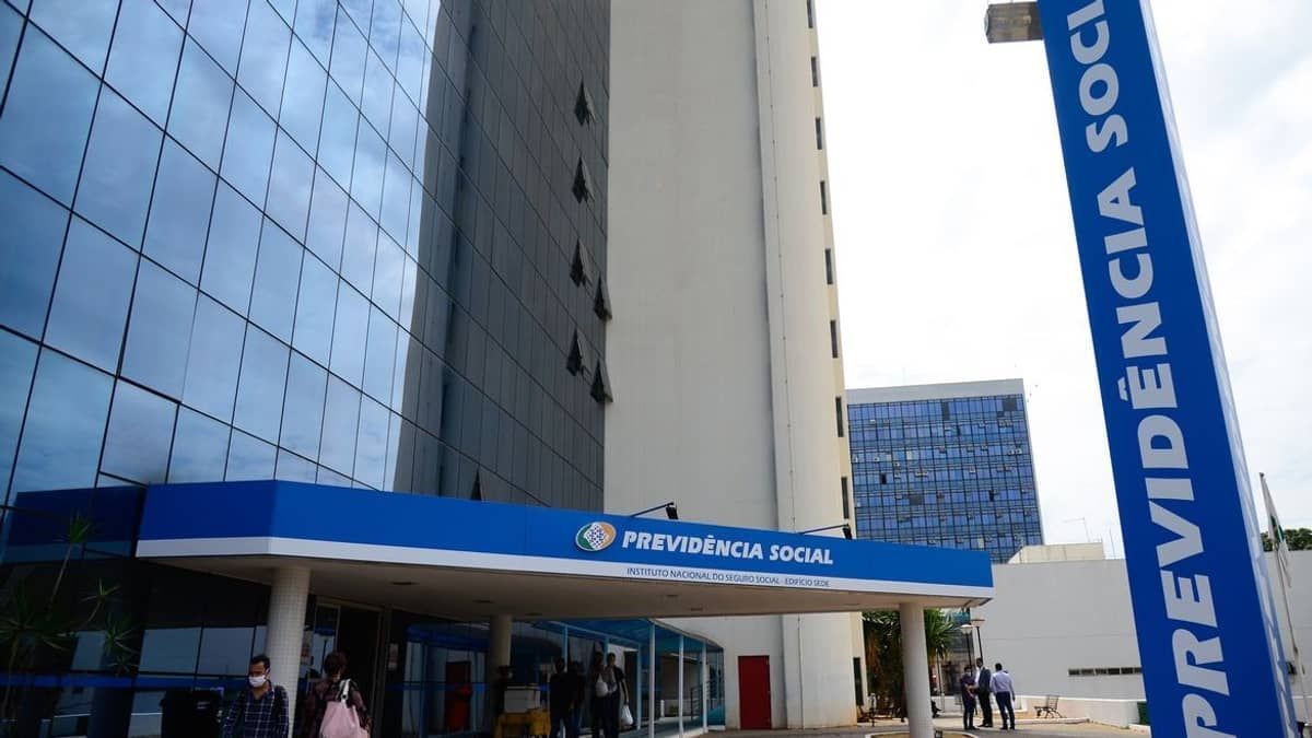 Fila do INSS: governo vai liberar 9 meses de horas extras para servidores 