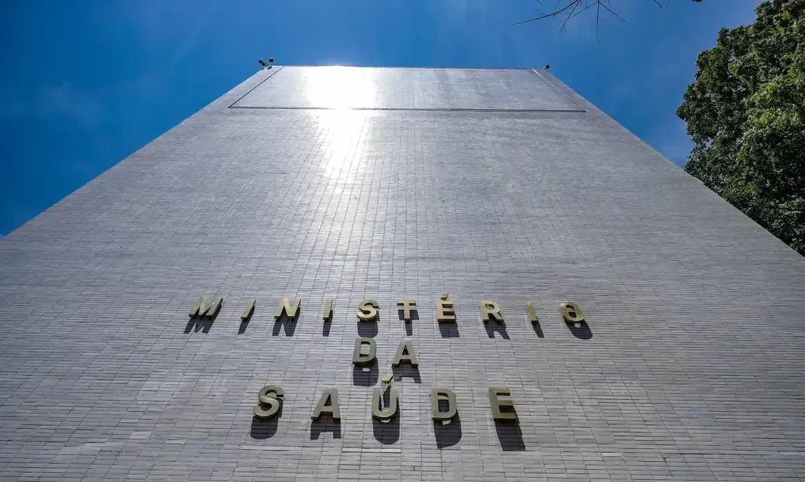 Em menos de 24 horas, Ministério da Saúde muda recomendações para prazo de aborto legal e recua