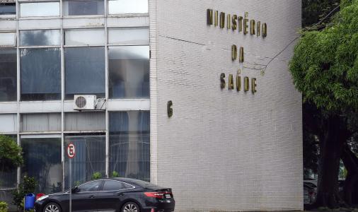 Ministério da Saúde solicita interdição de laboratório após contaminação por HIV | CNN Brasil