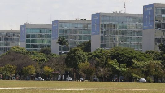 Ministérios não vão 'emendar' feriado nesta semana
