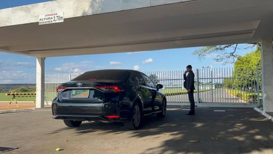 Ministra Ana Moser chegou ao Palácio da Alvorada nesta tarde de quarta-feira (6); o ministro Alexandre Padilha chegou alguns minutos antes