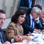 Ministra da Saúde responde sobre liberação de R$ 55 milhões para cidade onde filho é secretário