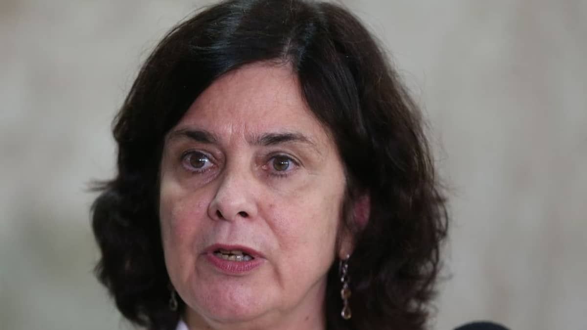 Covid-19: ministra da Saúde vai à TV falar sobre importância da vacinação