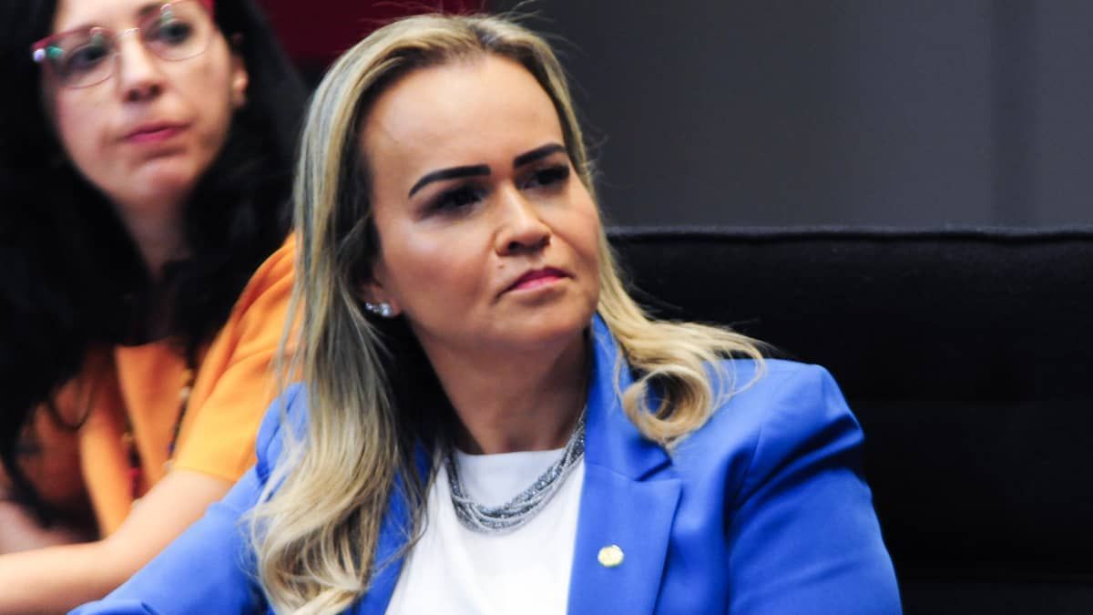 Lula quer manter ministra do Turismo mesmo com pedido de desfiliação no União Brasil 