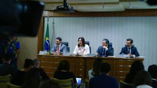 Ministra do Planejamento, SImone Tebet, garantiu aumento real do salário mínimo para 2024