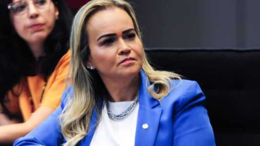 Ministra do Turismo, Daniela Carneiro, usou as redes para comentar ataques de adversários