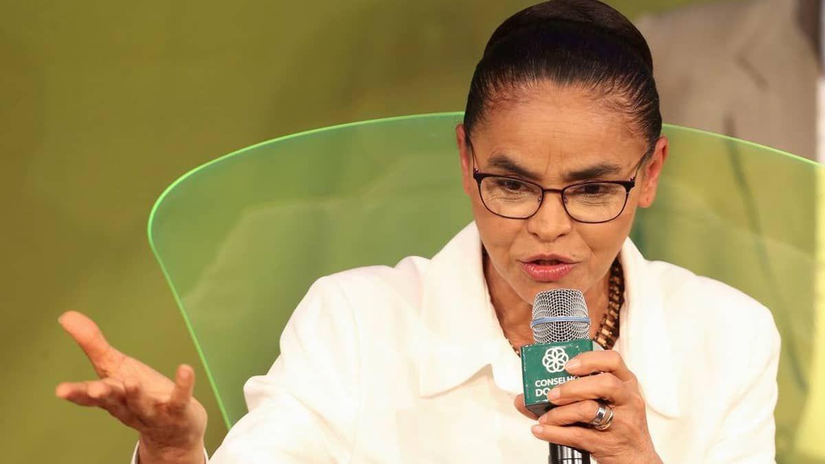 Marina Silva recebe alta após ficar três dias internada por dores na coluna