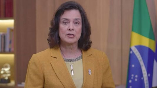 Ministra Nísia Trindade criticou o governo de Jair Bolsonaro (PL) durante pronunciamento na noite deste domingo (7)