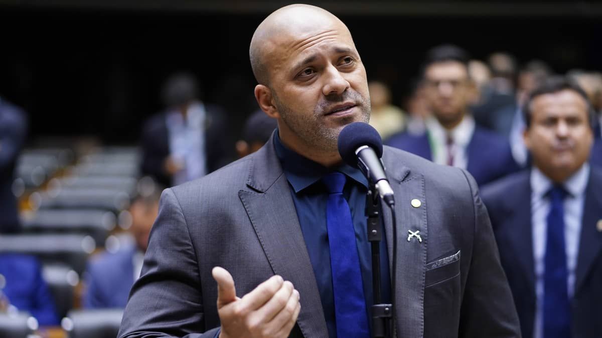 Moraes nega redução da pena de Daniel Silveira e cita 'desrespeito' às medidas impostas pelo STF