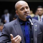 Moraes nega redução da pena de Daniel Silveira e cita 'desrespeito' às medidas impostas pelo STF