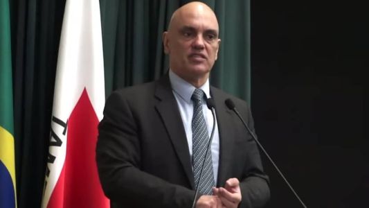 Ministro Alexandre de Moraes afirmou que grupo de empresário usou notícias falsas para influenciar eleição