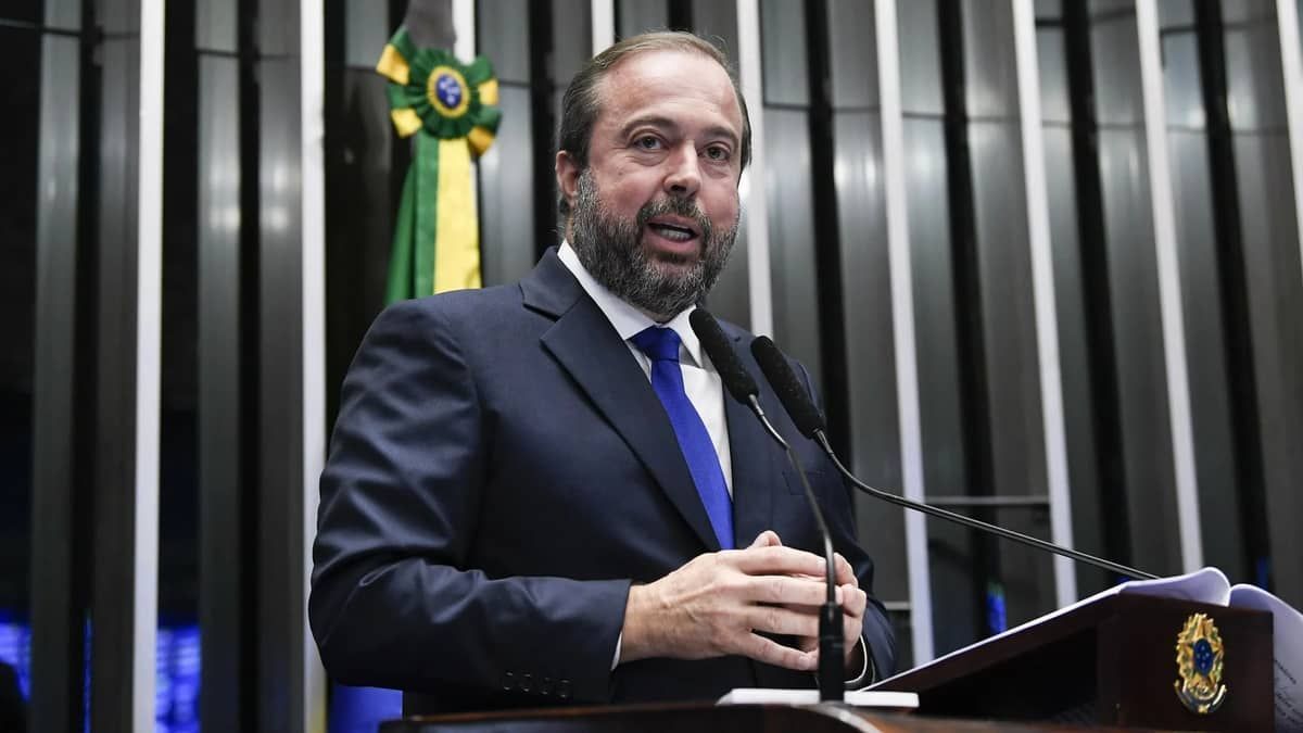 Silveira descarta candidatura e diz que permanecerá no PSD em campanha para Lula