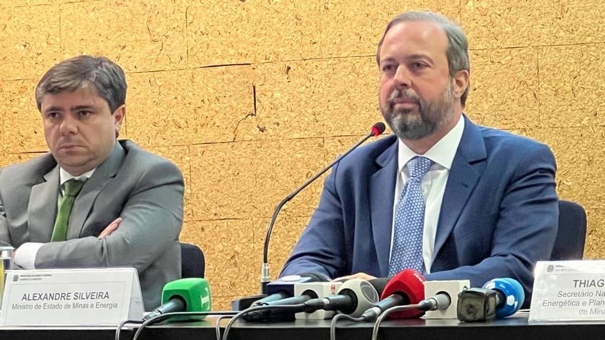 Silveira pedirá investigação do apagão à Polícia Federal e à Abin