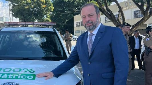 Ministro Alexandre Silveira participou de cerimônia de entrega de viaturas para a PM nesta segunda-feira (12)