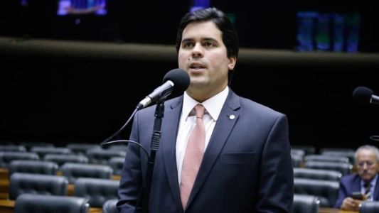 Ministro André Fufuca afirmou que Esporte está 'de braços abertos' para ex-ministra Ana Moser