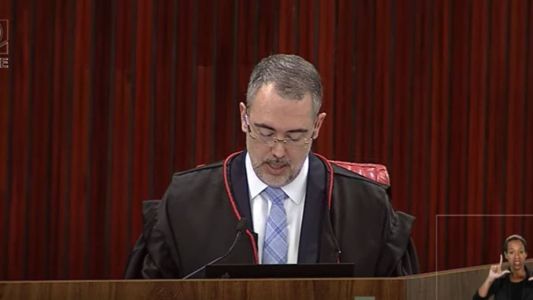Ministro André Ramos Tavares deu o último voto da sessão desta quinta-feira (29), no Tribunal Superior Eleitoral (TSE)