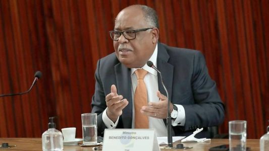 Ministro Benedito Gonçalves é relator de ação contra Bolsonaro no TSE