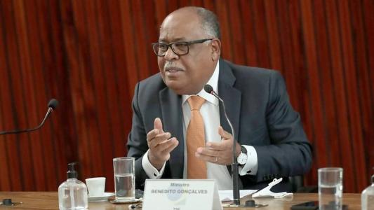 Ministro Benedito Gonçalves é relator de ação contra Bolsonaro no TSE