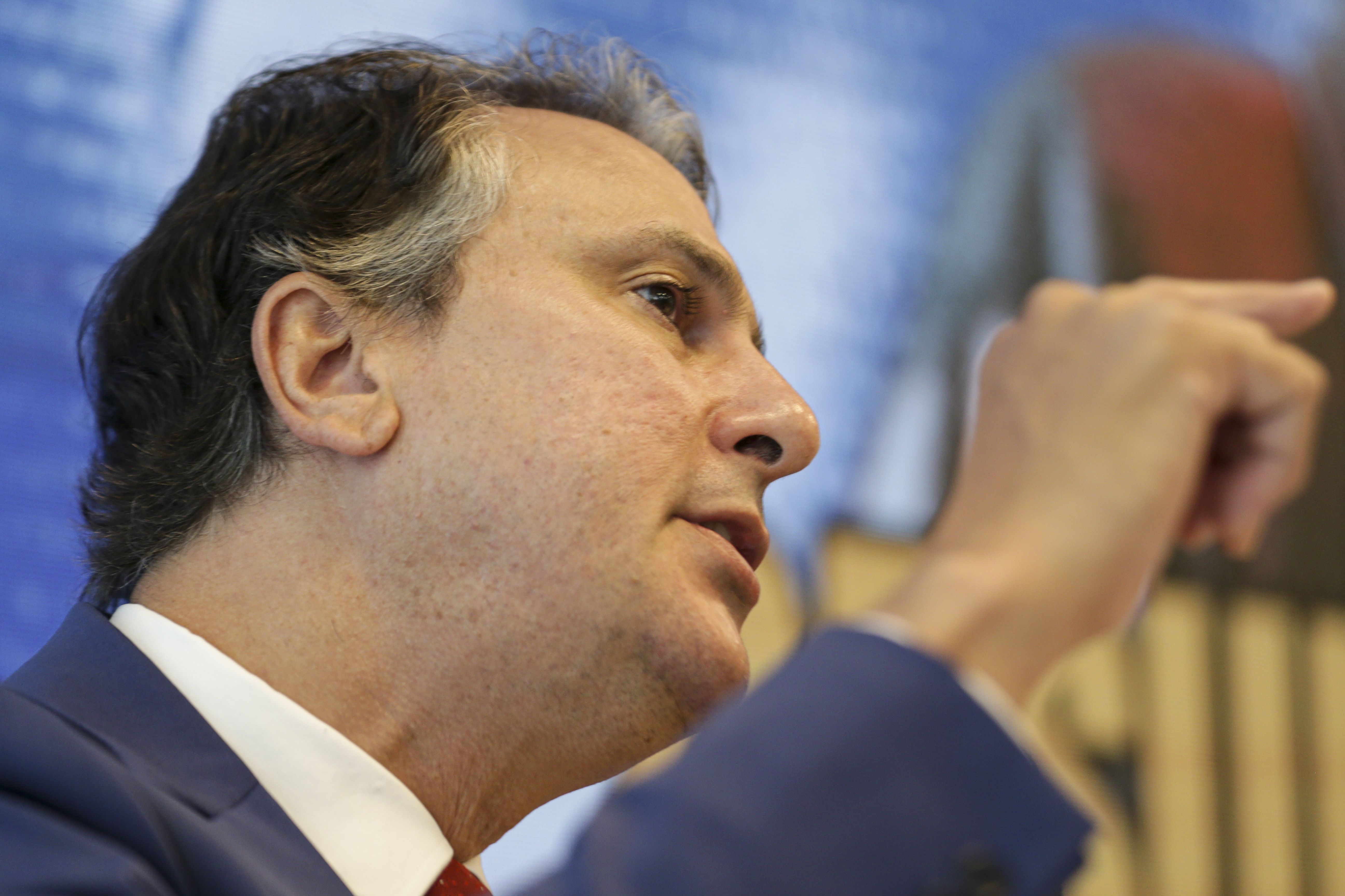 Enem: 4 das 60 redações nota 1000 são da escola pública; ministro não cita ações para diminuir discrepância