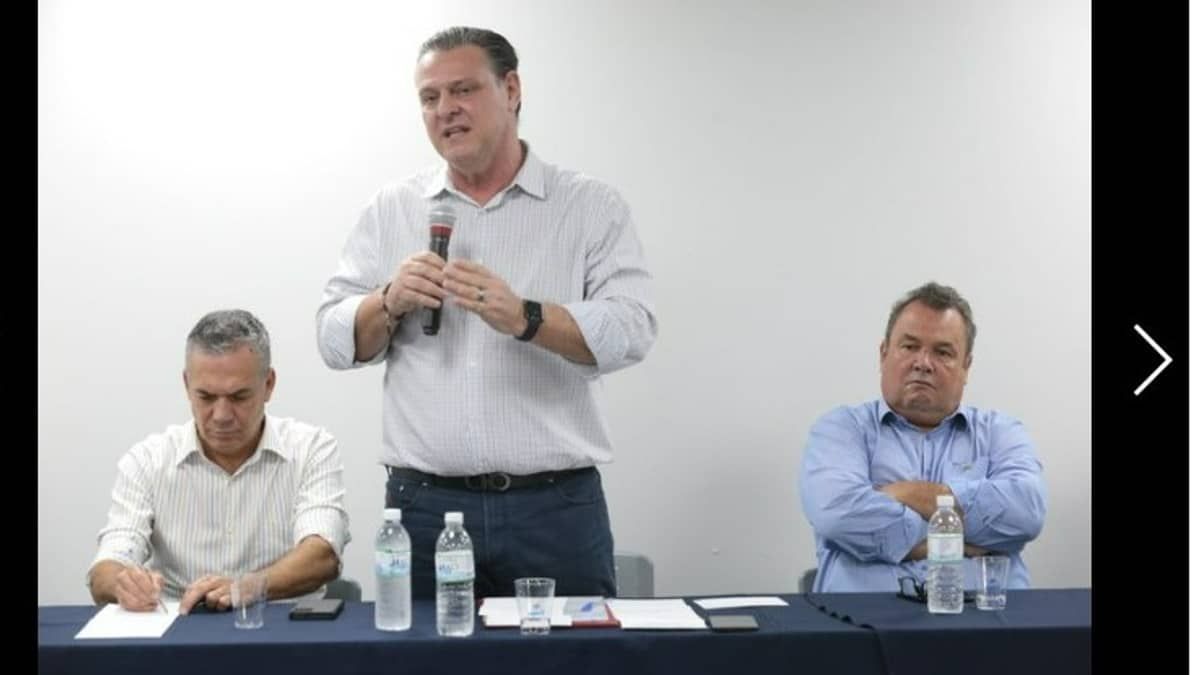 Ministro Carlos Fávaro se reúne com secretário da agricultura de Minas e pecuaristas em Uberaba
