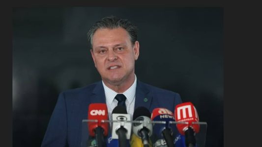 Ministro Carlos Fávaro preferiu cancelar a ida ao evento para evitar o encontro com Bolsonaro
