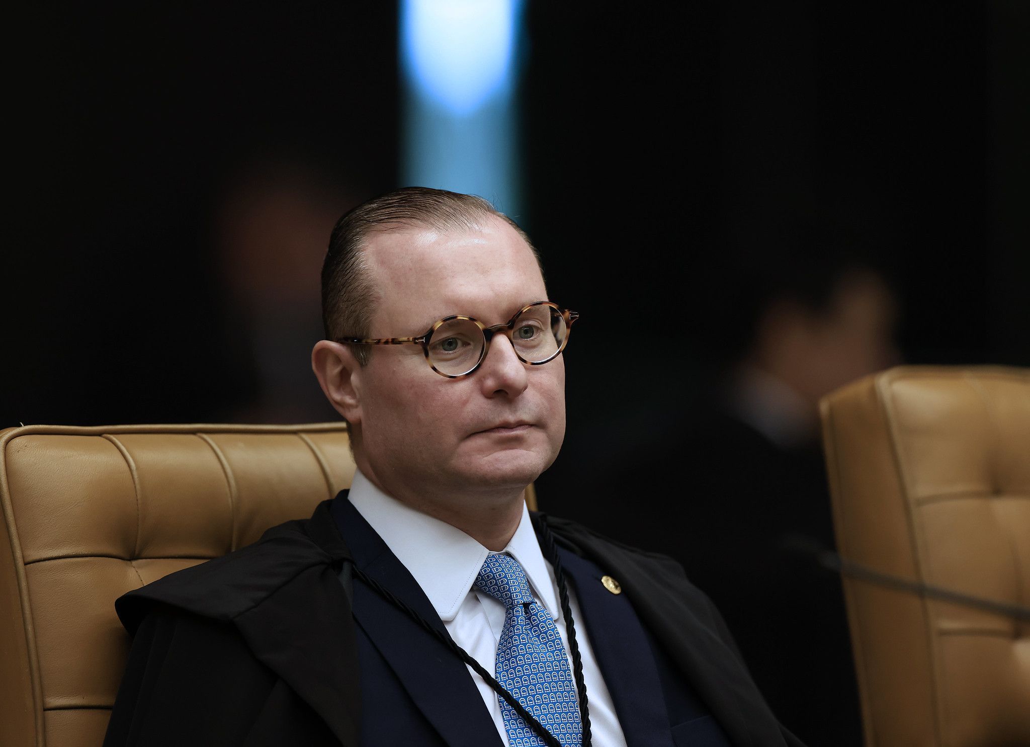 Zanin atende governo e suspende trechos da desoneração da folha para municípios e 17 setores