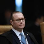 Zanin atende governo e suspende trechos da desoneração da folha para municípios e 17 setores
