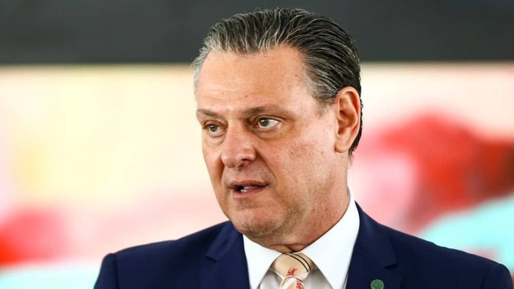 Ministro repete gesto de Lula e elogia agro após questões polêmicas no Enem