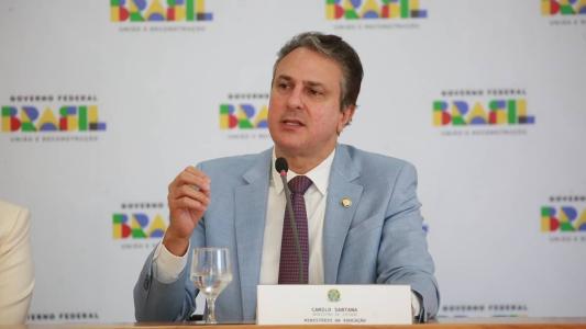 Ministro da Educação Camilo Santana (PT) respondeu sobre escola para gênios da matemática nessa segunda-feira (31), no Palácio do Planalto, em Brasília
