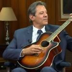 Haddad toca Black Bird em entrevista é chamado de Rodrigo Hilbert do PT