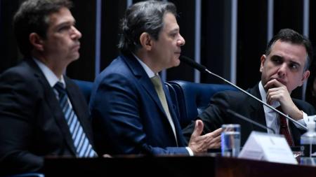Ministro da Fazenda, Fernando Haddad (PT), participou de debate ao lado de presidente do BC, Roberto Campos Neto