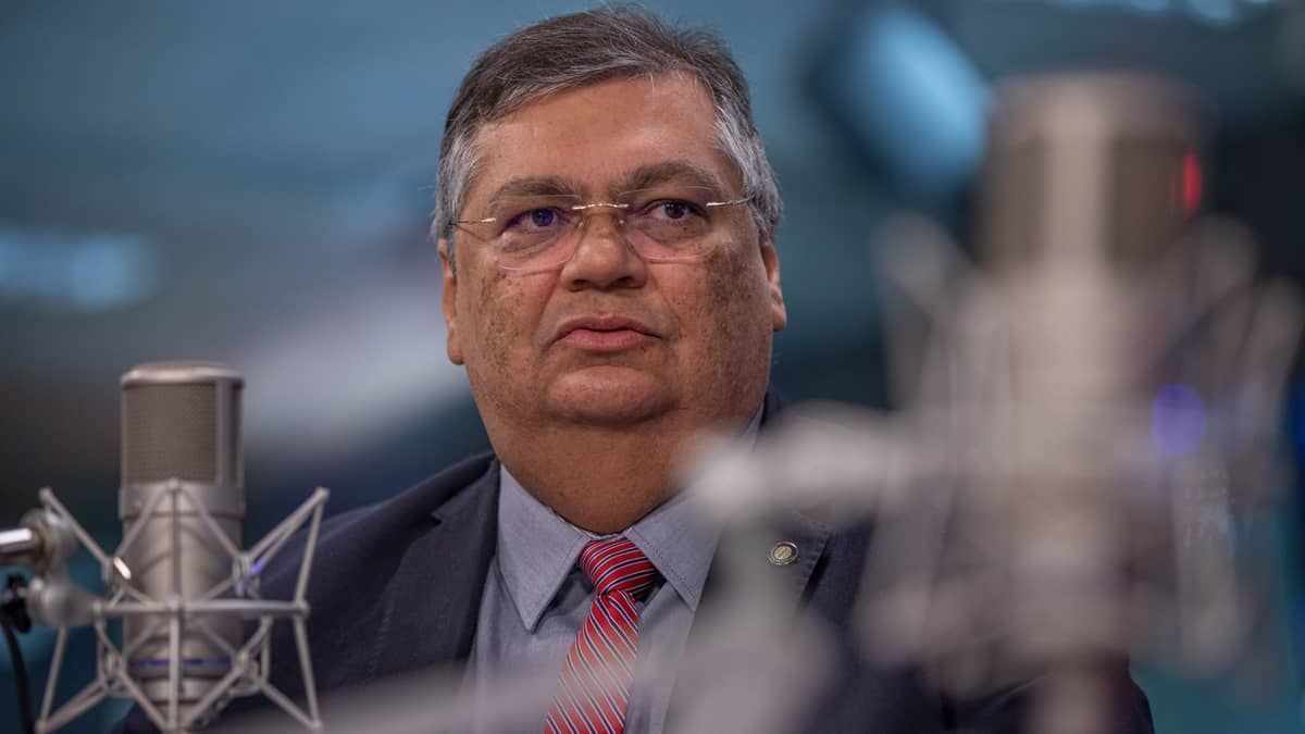 Em dia de operação contra militares ligados a Bolsonaro, Dino cita 'caminho clássico da corrupção' com uso de joias 