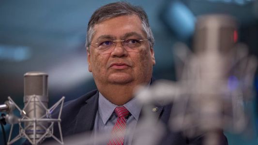 Ministro da Justiça, Flávio Dino, usou as redes sociais para comentar operação da Polícia Federal contra militares