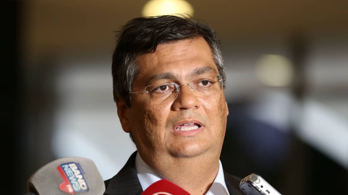 Ministro da Justiça diz que 1.500 pessoas foram detidas e responderão por invasões e depredações 