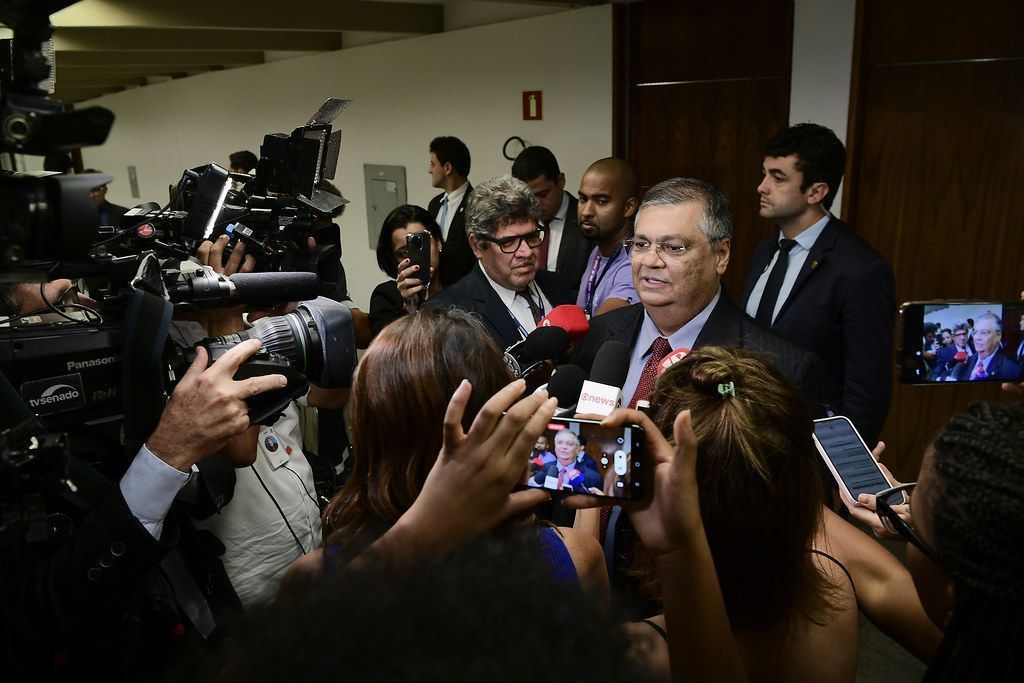 Em último dia de beija-mão, Dino nega 'clima de guerra' com oposição e garante estar tranquilo para sabatina