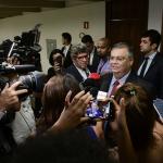 Em último dia de beija-mão, Dino nega 'clima de guerra' com oposição e garante estar tranquilo para sabatina