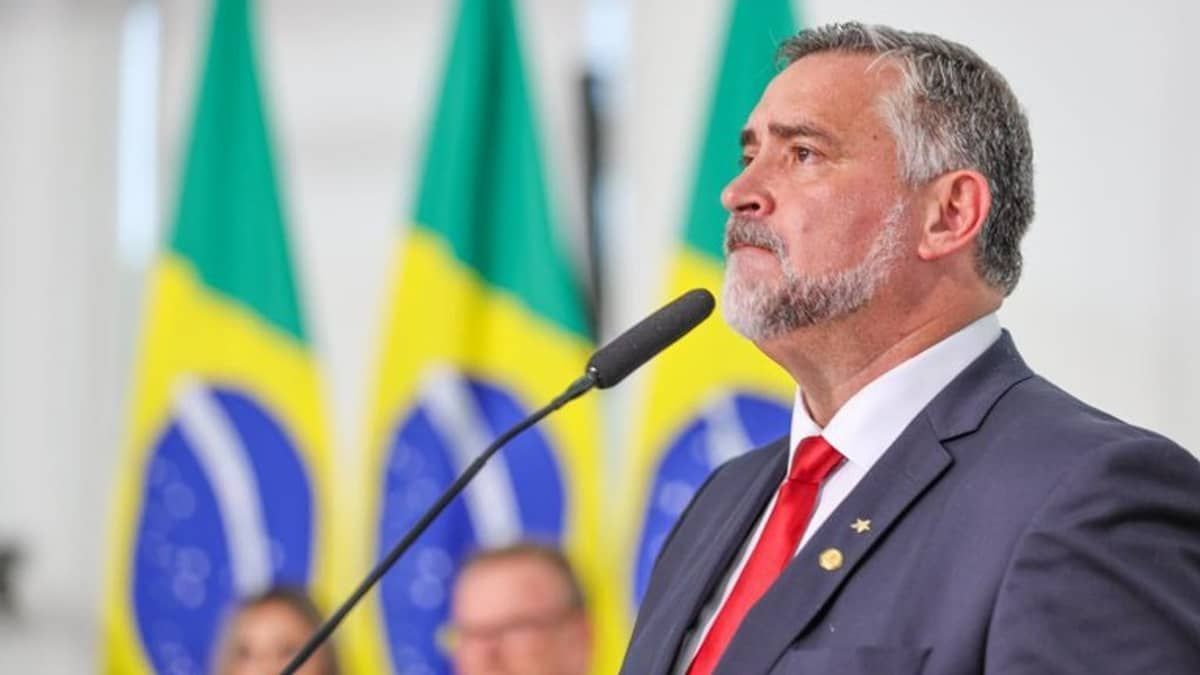 Após ser acusado de receber propina, Pimenta rebate Gilvan na CCJ: ‘O senhor é uma vergonha’