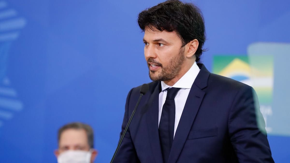 Fábio Faria acionou a justiça após ex-apresentador do SBT relacioná-lo ao caso do Banco Master