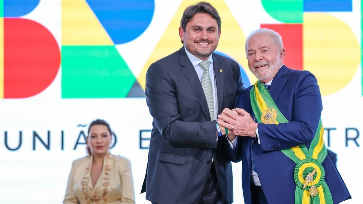Ministro diz que vai esclarecer denúncias a Lula e União Brasil critica presidente do PT