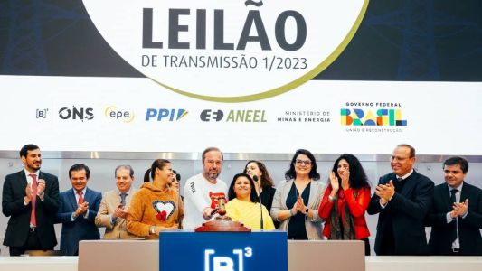 Ministro de Minas e Energia, Alexandre Silveira, em leilão de linhas de transmissão