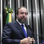 Apesar da suspensão de atividades da 4ª maior usina hidrelétrica do Brasil, ministro de Minas e Energia nega risco de apagão