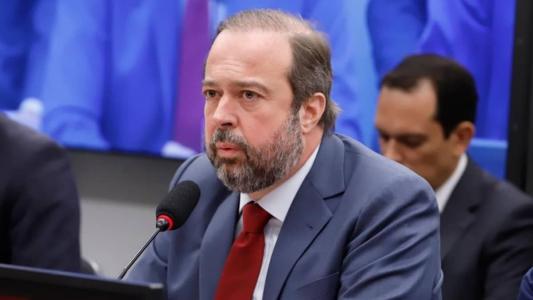 Ministro de Minas e Energia, Alexandre Silveira, afirmou que governo pode usar bandeira vermelha para evitar novos apagões